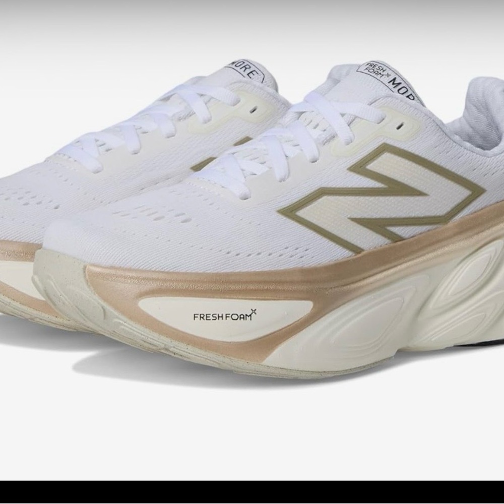 New Balance White and Metallic Tan Fresh Foam Runner NWOT size 10
